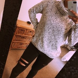 B&W TURTLENECK SWEATER | F21